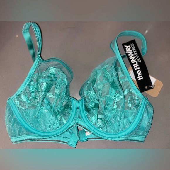 NWT MAISON LEJABY FLEUR IKAT
Sea blue embroidered underwire bra - Picture 6 of 11